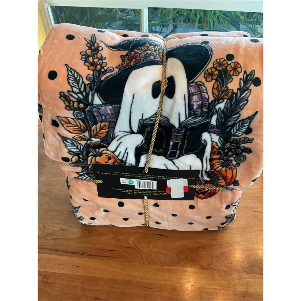 NWT Halloween Witch Ghost Reading Book Rachel Roy Full Queen Plush Blanket